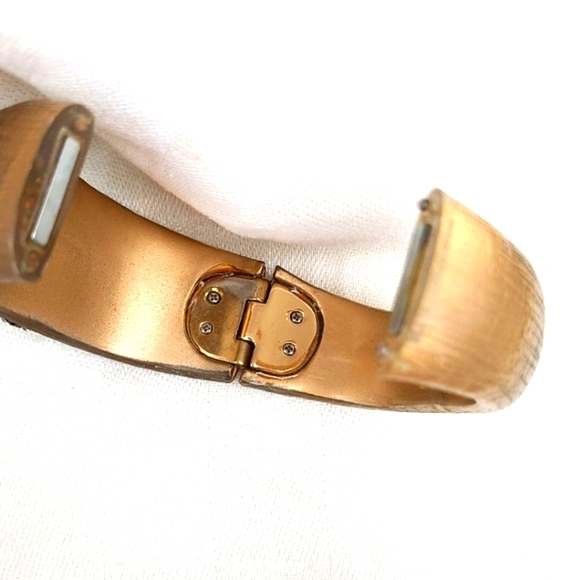 Goldtone Lucite W/ Turq.Stone& Set Crystals Bangle Unsigned - Picture 10 of 12